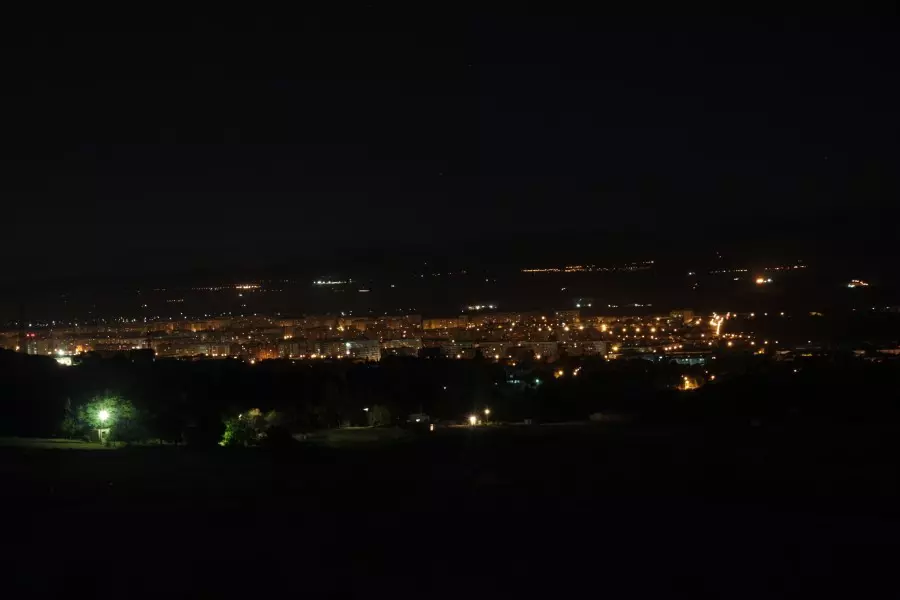 Ночные огни Рустави в Грузии