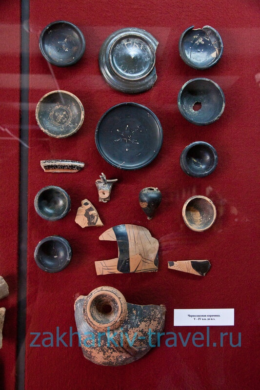 редкая черная керамическая посуда таманского археологического музея