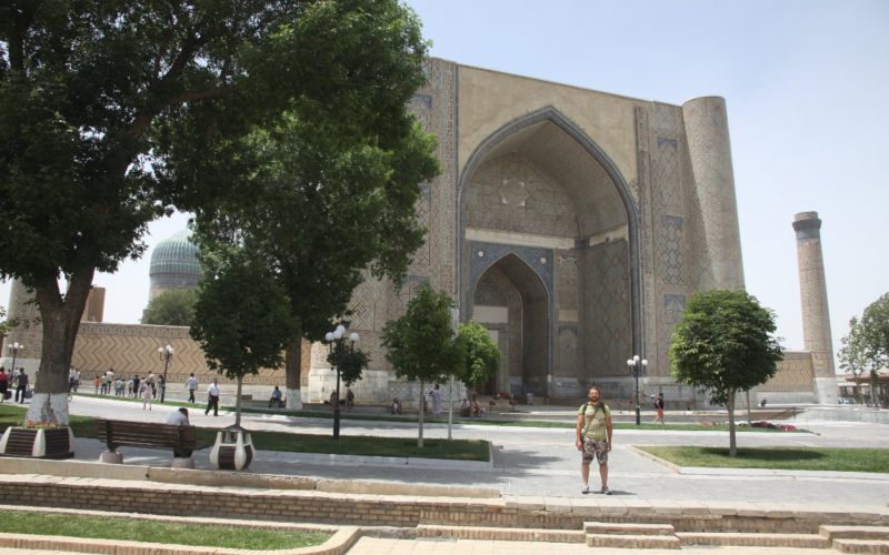 Осмотр Гур Эмир вовремя путешествия по Узбекистану
