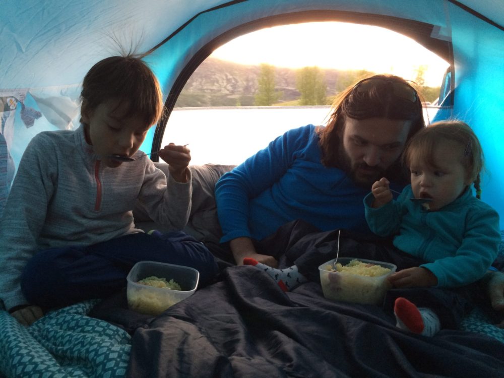 отдых в палатке в кемпинге исландия