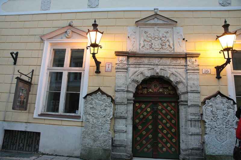 Дом Братства Черноголовых - входная дверь