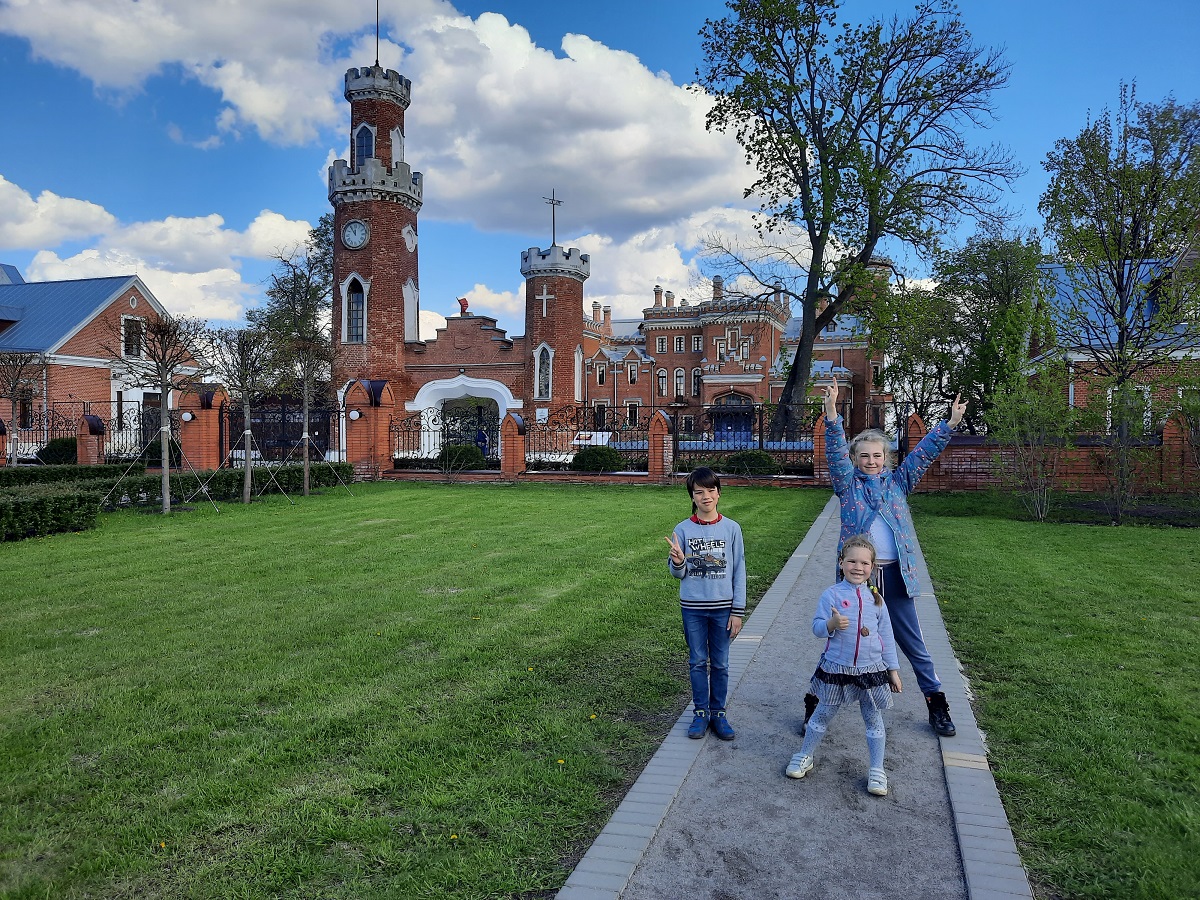 дворец ольденбургских в воронежской области с детьми