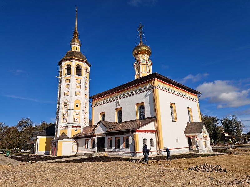 Воскресенская и Казанская церкви в Суздале