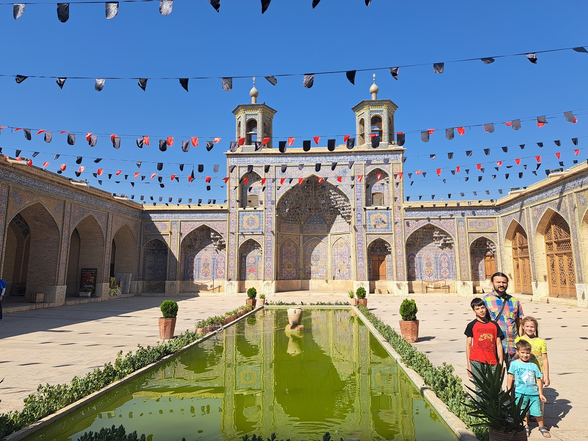 Двор Мечети Роз в Ширазе - Насир Оль Молк