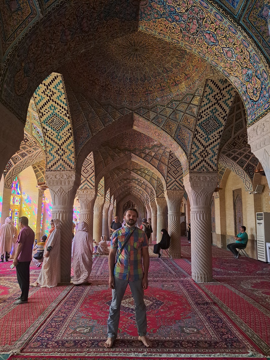 Розовая мечеть в Иране